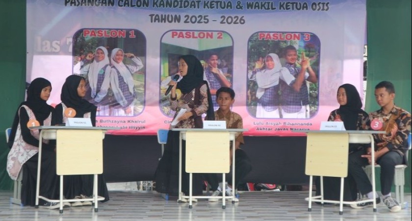 Debat Terbuka Calon Ketua dan Wakil Ketua OSIS MTs Negeri 17 Jakarta Ajarkan Nilai Demokrasi