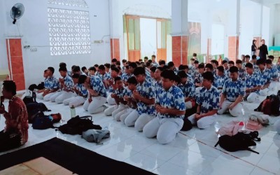 Selesai Asesmen Madrasah, Para Siswa Sujud Syukur